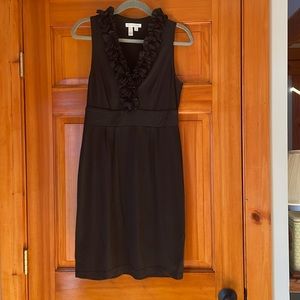 London Times Black (gently used) sleeveless ruffle neck dress.  Size 6 Black